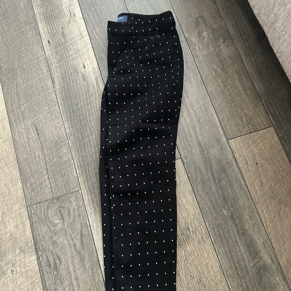 Old Navy Mid Rise Pants - Picture 4 of 4